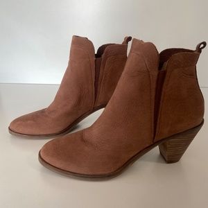 Lucky Brand Women's Jana Fashion Boot - Women's 7.5